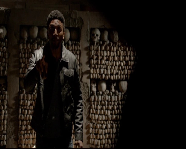 VampireDiariesWorld-dot-nl_TheOriginals_3x12DeadAngels0026.jpg