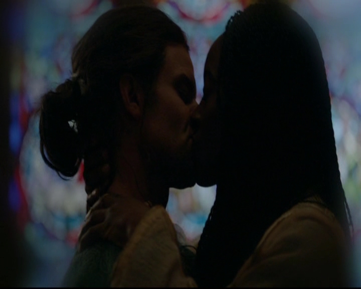 VampireDiariesWorld-dot-nl_TheOriginals_3x12DeadAngels0334.jpg
