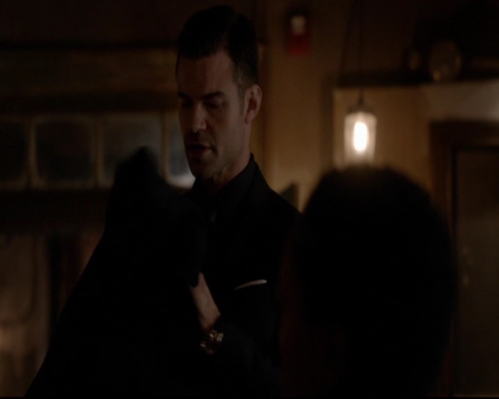 VampireDiariesWorld-dot-nl_TheOriginals_3x12DeadAngels1338.jpg