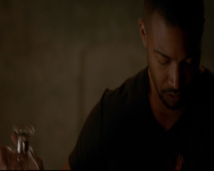 VampireDiariesWorld-dot-nl_TheOriginals_3x12DeadAngels1932.jpg