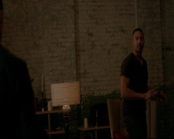 VampireDiariesWorld-dot-nl_TheOriginals_3x12DeadAngels1970.jpg