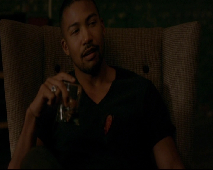 VampireDiariesWorld-dot-nl_TheOriginals_3x12DeadAngels1975.jpg
