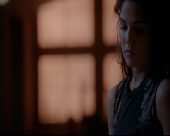 VampireDiariesWorld-dot-nl_TheOriginals_3x12DeadAngels1979.jpg