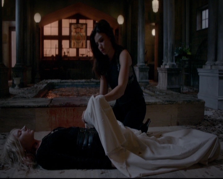 VampireDiariesWorld-dot-nl_TheOriginals_3x12DeadAngels1981.jpg