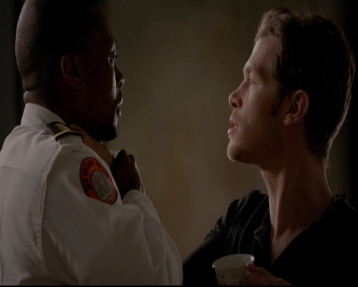 VampireDiariesWorld-dot-nl_TheOriginals_3x13HeartShapedBox0026.jpg