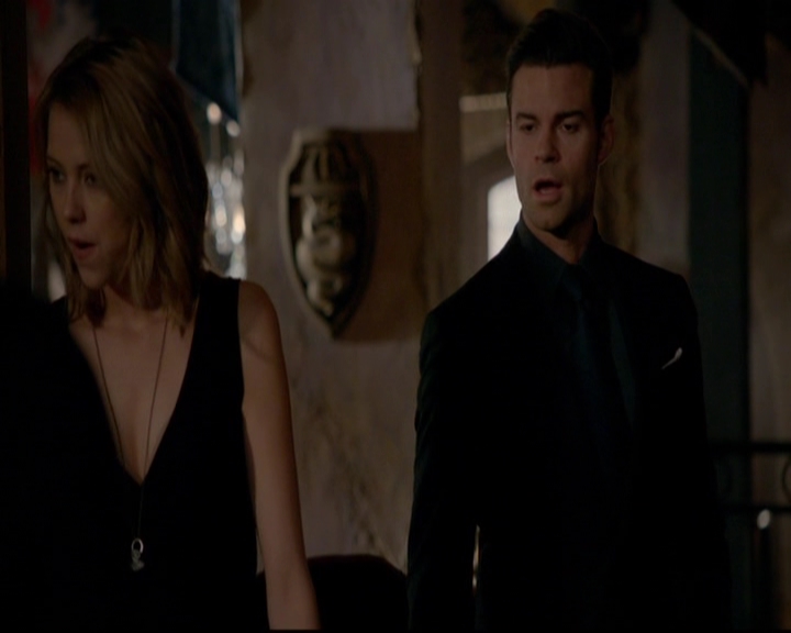 VampireDiariesWorld-dot-nl_TheOriginals_3x13HeartShapedBox0037.jpg