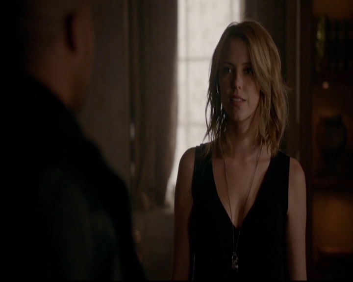 VampireDiariesWorld-dot-nl_TheOriginals_3x13HeartShapedBox0063.jpg