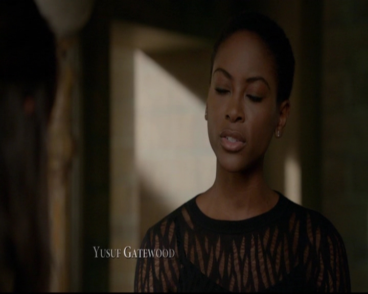 VampireDiariesWorld-dot-nl_TheOriginals_3x13HeartShapedBox0211.jpg