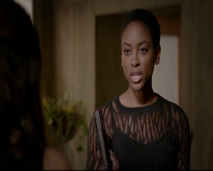 VampireDiariesWorld-dot-nl_TheOriginals_3x13HeartShapedBox0311.jpg VampireDiariesWorld-dot-nl_TheOriginals_3x13HeartShapedBox0311.jpg