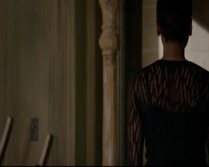 VampireDiariesWorld-dot-nl_TheOriginals_3x13HeartShapedBox0319.jpg