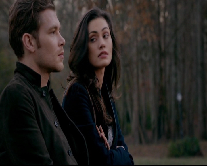 VampireDiariesWorld-dot-nl_TheOriginals_3x13HeartShapedBox0346.jpg