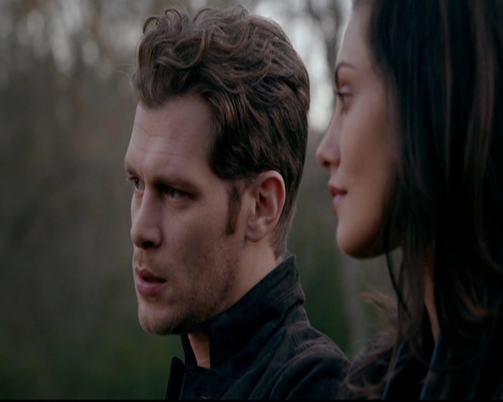 VampireDiariesWorld-dot-nl_TheOriginals_3x13HeartShapedBox0355.jpg