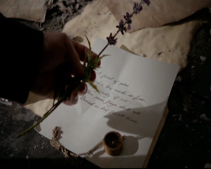 VampireDiariesWorld-dot-nl_TheOriginals_3x13HeartShapedBox0432.jpg