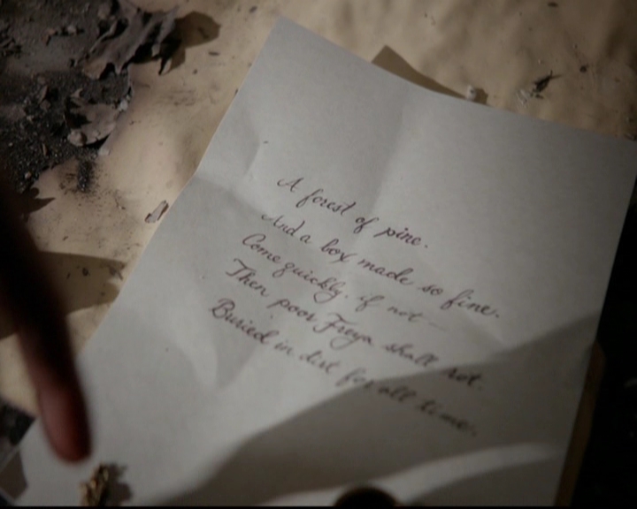VampireDiariesWorld-dot-nl_TheOriginals_3x13HeartShapedBox0434.jpg
