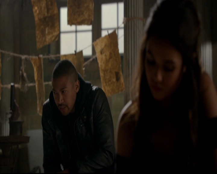 VampireDiariesWorld-dot-nl_TheOriginals_3x13HeartShapedBox0444.jpg