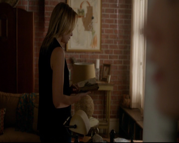 VampireDiariesWorld-dot-nl_TheOriginals_3x13HeartShapedBox0586.jpg