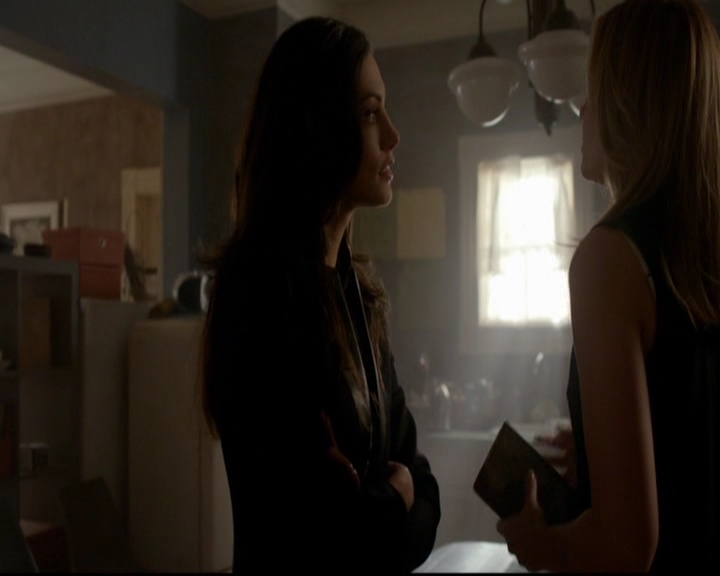 VampireDiariesWorld-dot-nl_TheOriginals_3x13HeartShapedBox0603.jpg