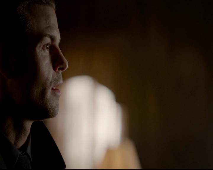 VampireDiariesWorld-dot-nl_TheOriginals_3x13HeartShapedBox0851.jpg
