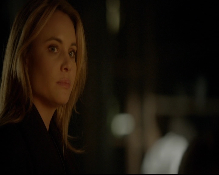 VampireDiariesWorld-dot-nl_TheOriginals_3x13HeartShapedBox0912.jpg