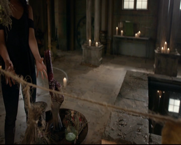 VampireDiariesWorld-dot-nl_TheOriginals_3x13HeartShapedBox0980.jpg
