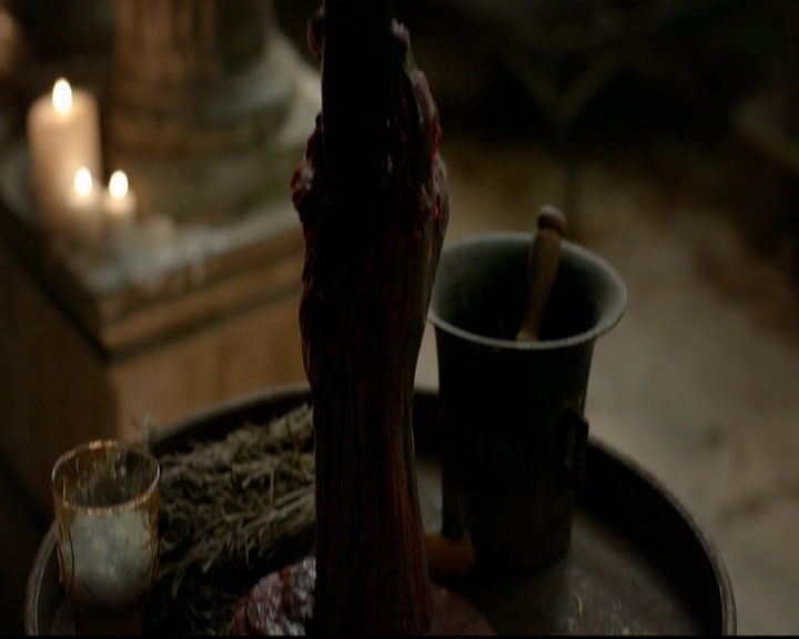 VampireDiariesWorld-dot-nl_TheOriginals_3x13HeartShapedBox0983.jpg