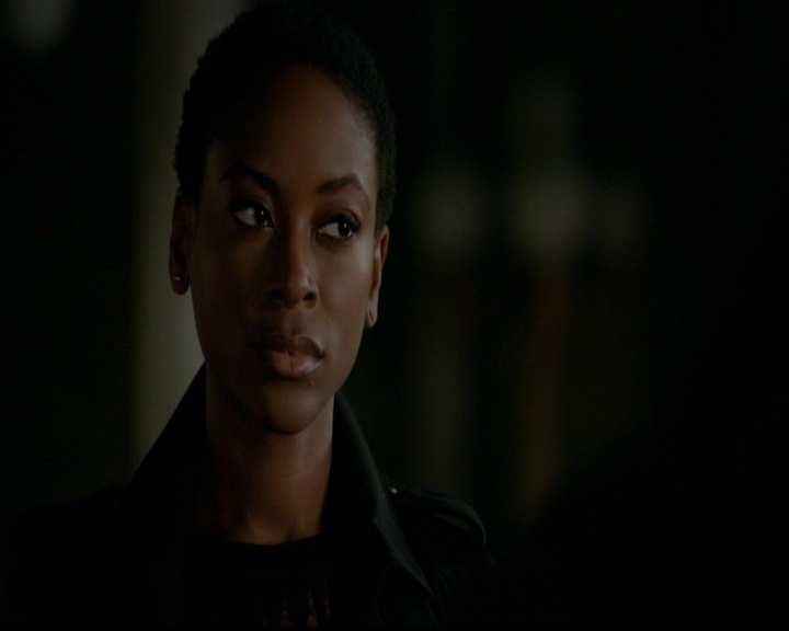 VampireDiariesWorld-dot-nl_TheOriginals_3x13HeartShapedBox1042.jpg