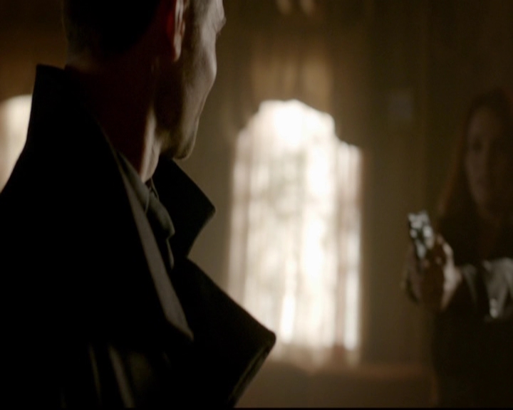 VampireDiariesWorld-dot-nl_TheOriginals_3x13HeartShapedBox1088.jpg