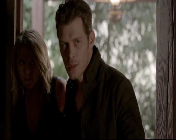 VampireDiariesWorld-dot-nl_TheOriginals_3x13HeartShapedBox1178.jpg