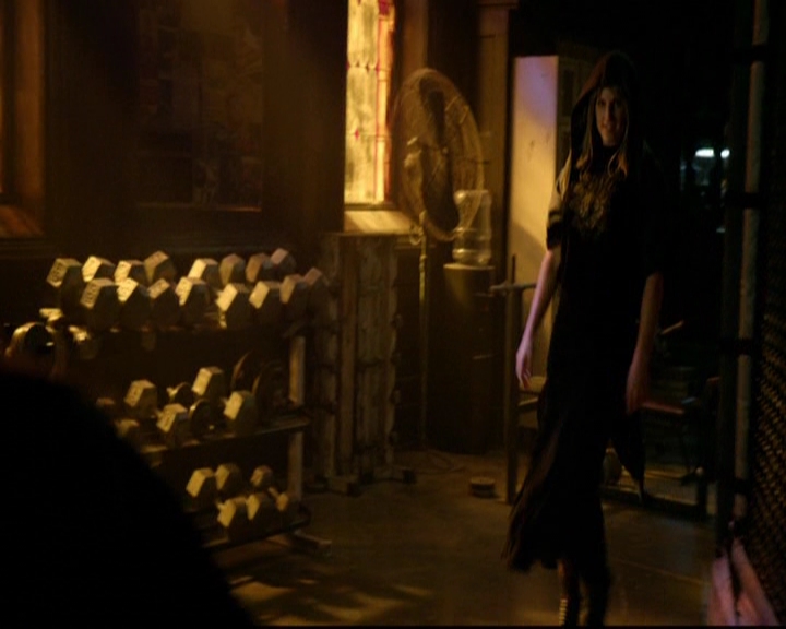VampireDiariesWorld-dot-nl_TheOriginals_3x13HeartShapedBox1456.jpg