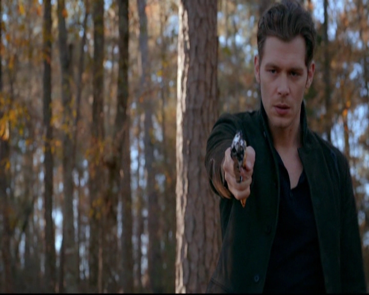 VampireDiariesWorld-dot-nl_TheOriginals_3x13HeartShapedBox1509.jpg