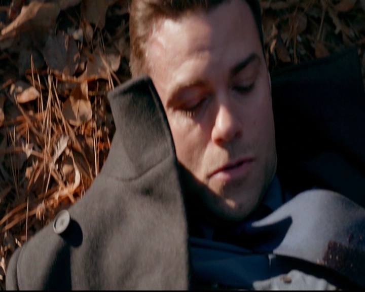 VampireDiariesWorld-dot-nl_TheOriginals_3x13HeartShapedBox1533.jpg