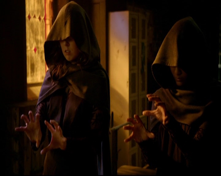 VampireDiariesWorld-dot-nl_TheOriginals_3x13HeartShapedBox1545.jpg
