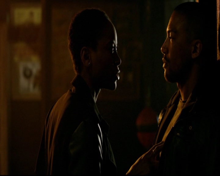 VampireDiariesWorld-dot-nl_TheOriginals_3x13HeartShapedBox1748.jpg