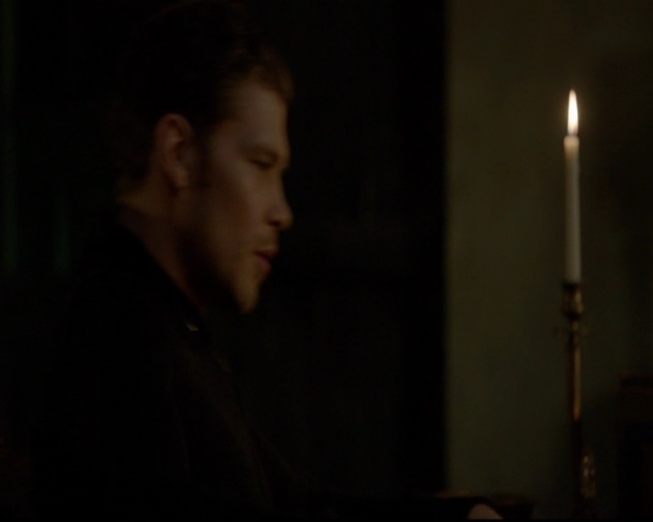 VampireDiariesWorld-dot-nl_TheOriginals_3x13HeartShapedBox1845.jpg