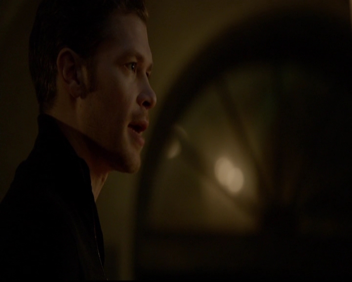 VampireDiariesWorld-dot-nl_TheOriginals_3x13HeartShapedBox1853.jpg