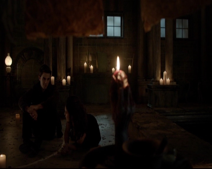 VampireDiariesWorld-dot-nl_TheOriginals_3x13HeartShapedBox1878.jpg