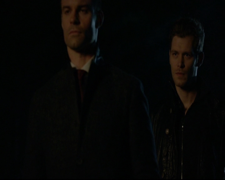 VampireDiariesWorld-dot-nl_TheOriginals_3x13HeartShapedBox1964.jpg