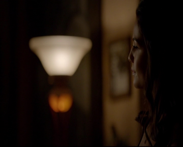 VampireDiariesWorld-dot-nl_TheOriginals_3x13HeartShapedBox2003.jpg