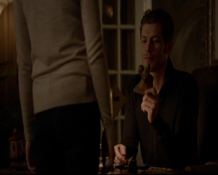 VampireDiariesWorld-dot-nl_TheOriginals_3x13HeartShapedBox2097.jpg