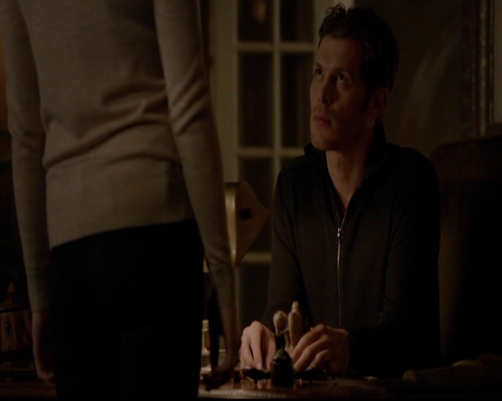 VampireDiariesWorld-dot-nl_TheOriginals_3x13HeartShapedBox2103.jpg