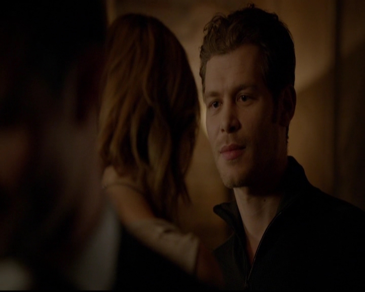 VampireDiariesWorld-dot-nl_TheOriginals_3x13HeartShapedBox2127.jpg