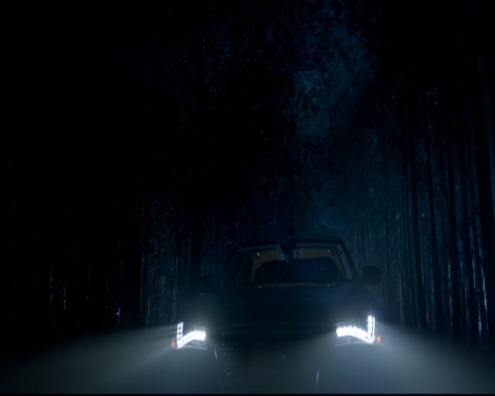 VampireDiariesWorld-dot-nl_TheOriginals_3x13HeartShapedBox2156.jpg