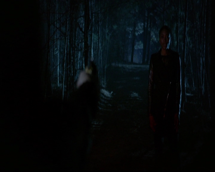 VampireDiariesWorld-dot-nl_TheOriginals_3x13HeartShapedBox2178.jpg