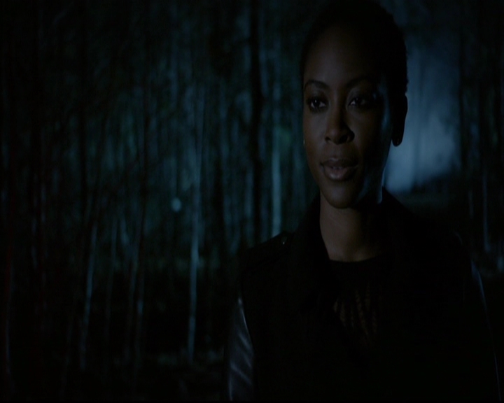 VampireDiariesWorld-dot-nl_TheOriginals_3x13HeartShapedBox2210.jpg