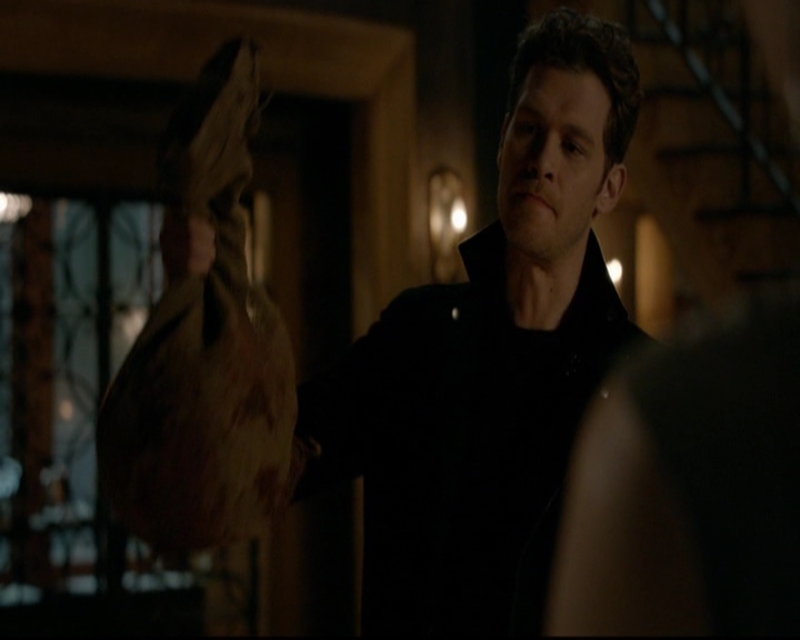 VampireDiariesWorld-dot-nl_TheOriginals_3x15AnOldFriendCalls1565.jpg