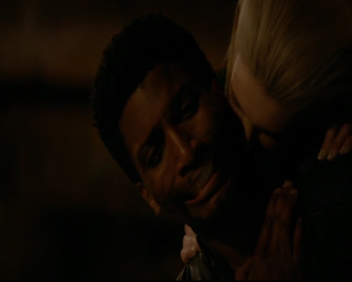 VampireDiariesWorld-dot-nl_TheOriginals_3x16AloneWithEverybody0167.jpg