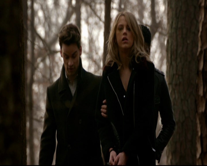 VampireDiariesWorld-dot-nl_TheOriginals_3x17BehindTheBlackHorizon0012.jpg