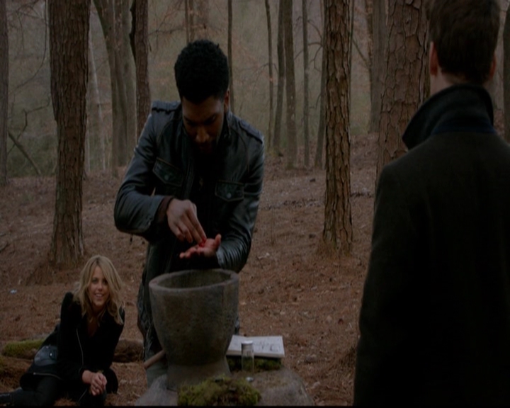 VampireDiariesWorld-dot-nl_TheOriginals_3x17BehindTheBlackHorizon0560.jpg