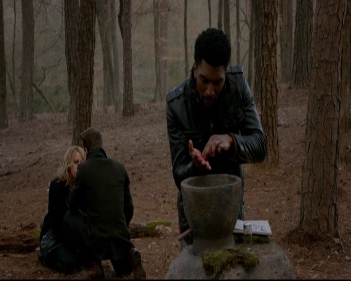 VampireDiariesWorld-dot-nl_TheOriginals_3x17BehindTheBlackHorizon0567.jpg