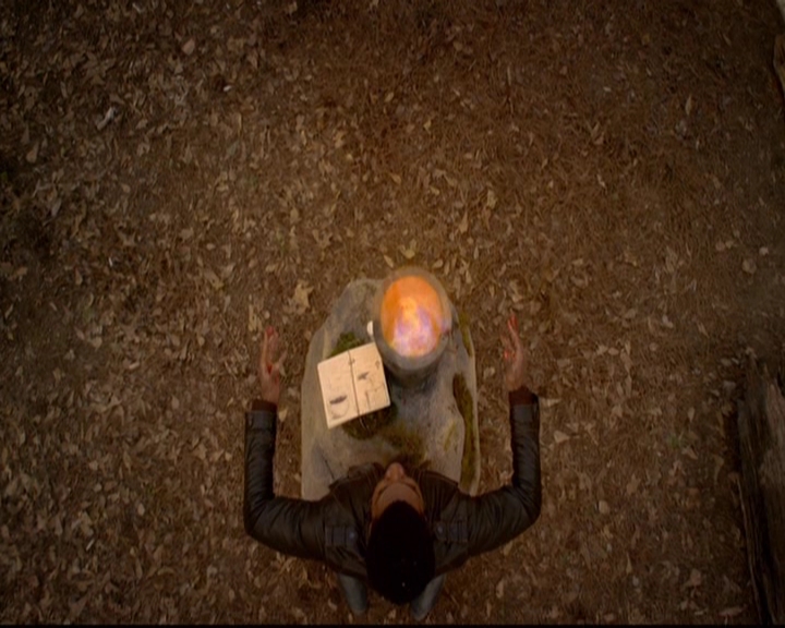 VampireDiariesWorld-dot-nl_TheOriginals_3x17BehindTheBlackHorizon0937.jpg